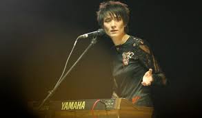 И вот недавно слух о новом альбоме стал облекаться плотью. Hhiafofpzm5scm