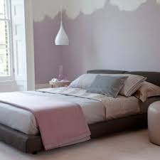 Schlafzimmer in weiß, pastell und gedeckten farben. Muster An Der Wand Streichen Formen Und Farben Kombinationen Halb Bemalte Wande Feminine Schlafzimmer Und Pastell Zimmer