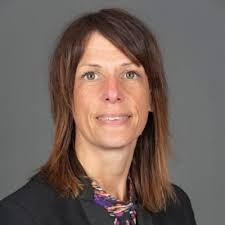 Se tenir au sommet d'une montagne me rappelle les défis auxquels mes…