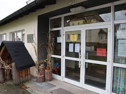 Hier bauen sie ein nest zur aufzucht des nachwuchses, wodurch sich schnell mehrere artgenossen einnisten können. Corona Legt Familienzentrum In Neuenrade Lahm Neuenrade
