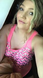 What wine pairs well with pink champagne?