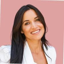 Julie Wyckoff's Instagram, Twitter & Facebook