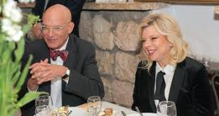 בחלק מהווידאו קליפים מופיעים אקי אבני, בני ציפר, חנה לסלאו, ננסי ברנדס, ניקי גולדשטיין, טל קלאי, ציונה פטריוט וילדיה של ראידמן. ×'× ×™ ×¦×™×¤×¨ ×ž×'×–×™×Ÿ ×œ×™×'×¨×œ