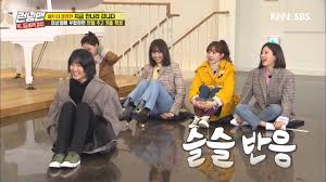 부끄러워서 카메라 안보는 정국이 사진 하나 찍겠다고 아르르르르 우르르까꿍 소리내고 핑거스냅하고 관심 끌려고 난리난 형아들. ëŸ°ë‹ë§¨ ë‚˜ì˜¨ ê¸ˆìƒˆë¡ ìœ ë¨¸ë°© ìµëª… ìœ ë¨¸ ì»¤ë®¤ë‹ˆí‹° ë§ˆì´ê°¤