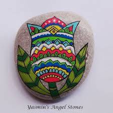 Hand Paintedstone Tulip By Yasemin Tayanc Rockart Tas Boyama Lale Hand Painted Stones Stone Art Painted Rocks