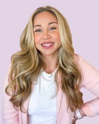 Madelyn Brown's Instagram, Twitter & Facebook