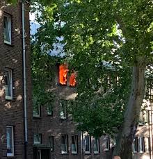 Bei wohnungsboerse.net finden sie ein großes angebot an attraktiven wohnungen in gelsenkirchen jeder preisklasse! Fw Ge Wohnungsbrand In Horst Wohnung Im 2 Og Von Feuer Massiv Zerstort Presseportal