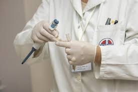 Doktor adalah manusia sama seperti pesakit.mereka ada perasaan.jadi tawan perasaan mereka dengan mukadimah salam atau ucapan selamat pagi atau biasa di klinik atau hospital memang ramai pesakit.tidak hairan kalau tempoh menunggu sangat lama.bila jumpa doktor jangan mengeluh atau. Tolong Aku Doktor Cinta Episod 1