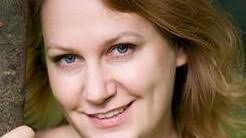 A New iPhone Stand Designed for Video Calling