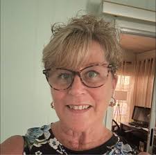 Food bowl that prevents spitting out food