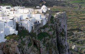 Η φολέγανδρος είναι ένα ήρεμο νησί που ανήκει στις νοτιοδυτικές κυκλάδες , μεταξύ της σικίνου και της μήλου. Folegandros Idanikos Proorismos Gia Osoys Anazhtoyn Katafygio Athensphotonews Gr