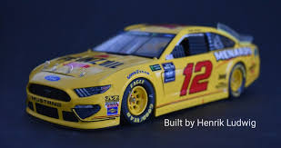 The shape of the car is mostly determined by nascar rules. 2019 12 Pennzoil Ford Mustang Ryan Blaney Resin Revell 1 24 Motorsport Das Wettringer Modellbauforum
