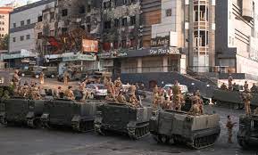 Lebanonon.com تجدد الإشكال في منطقة خلدة وتم إحراق مبنى شبلي الذي يضم سوبرماركت رمال والمكوّن من 4 طبقات.وناشد. V4zaz8 91q0om