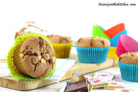 Muffins Au Chocolat Au Lait Pepites De Chocolat Blanc La Mere Poulard Brian Iz In The Kitchen Muffin Chocolat Pepite Chocolat Pepites De Chocolat Blanc
