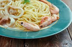 Spaghetti aux fruits de mer. Spaghetti Ai Frutti Di Mare Spaghetti Aux Fruits De Mer Pates Italiennes Banque D Images Et Photos Libres De Droits Image 37354535