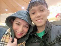 Cả ca sĩ phi nhung, hồ văn cường, jayden đều cháy hết mình trong những ca khúc quen thuộc. Gjnkmjf4nzvhym