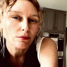 Jill Ott's Instagram, Twitter & Facebook