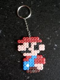 Porte Cle Argente Avec Mario En Perle Hama Porte Cles Par Made By Maman Perle A Repasser Modeles Perles Hama Perle