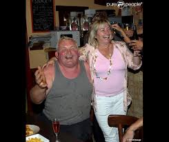 Exclu Thierry Olive De L Amour Est Dans Le Pre 7 S Eclate Comme Un Fou Pour Son Enterrement De Vie De Garcon Avec Les Anciens Candidats De L Emission Le 14 Purepeople
