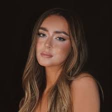 Lizzie Everett's Instagram, Twitter & Facebook