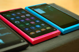 Nokia N9 hands on: three aMeeGos - CNET