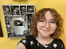 Yesterday I FINALLLLLY finished turning my 100k YT subscriber plaque into a  silver trinket shelf 🩶✨ (Because how ELSE was it going to fit in with the  rest of my decor?!) And