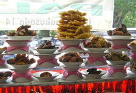 Keramik persegi tanpa glasir ini terbuat dari tanah liat yang memberi nuansa sejuk pada rumah. 5 Cara Penyajian Makanan Khas Indonesia Yang Bikin Nikmat Berlipat Boombastis Com Portal Berita Unik Viral Aneh Terbaru Indonesia