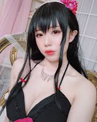 性感Coser「赤鬼伯伯」飽滿上圍好犯規私下是枚清新正妹- 小濕妹圖