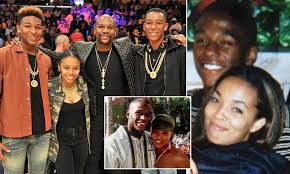 But they gave a birth to 9 kids and three of them (floyd, roger and jeff). Floyd Mayweather Admits He D Give Up Everything To Have Mother Of His Three Children Back Daily Mail Online