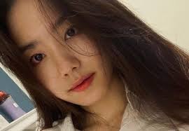 코너 이름은 김소혜 특집 으로 매주 일요일 오후 10시에 방송되며, 김소혜 라디오 dj 만들기 프로젝트의 일환으로 진행된다. ê¹€ì†Œí˜œ í•™í­ ì˜í˜¹ì— ì „ë¶€ í—ˆìœ„ì‚¬ì‹¤ ê°•ê²½ ëŒ€ì'