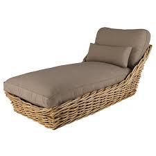 Comfortable And Simple Sun Loungers Garden Chaise Longue In Rattan With Taupe Cushions St Tropez Maisons Du Monde Mobilia Decoracao Casas