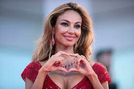 Последние твиты от madalina ghenea (@madalina_ghenea). MÄƒdÄƒlina Ghenea Are O RelaÅ£ie Cu Un Fotbalist Din Serie A JucÄƒtorul Este Cu 12 Ani Mai Mic Decat ActriÅ£a