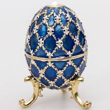 The 1895 twelve monogram egg is the same egg as the missing 1896 alexander iii portraits egg. A Lost Faberge Egg Becomes A Once In A Lifetime Find For A Us Man Stpgoods