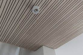 Eine akustikdecke ist im bauwesen ein meist horizontal angeordnetes bauteil mit hoher akustischer absorptionsfähigkeit zur verbesserung der raumakustik durch senken der nachhallzeit. Holzbau Staiger Holzbau