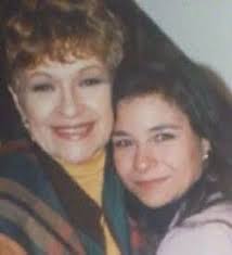 Mamita hermosa, hoy día de las madres te honro. Gracias por darme la vida,  por enseñarme a pescar, por darme valores y orientarme a ser la persona que  hoy soy en la