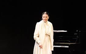 Una vita per la danza, carla fracci è morta all'età di 84 anni. 3xvamdwzvlooym
