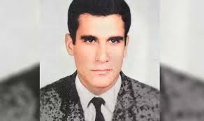 Deniz gezmiş'in abisi bora gezmiş sıkıntılı günler gördüklerini söyledi ve onlar bizim kardeşimizi de, türkiye'nin geleceğini de katlettiler. Devrimci Hareketin Sembol Ismi Deniz Gezmis 74 Dogum Gununde Aniliyor