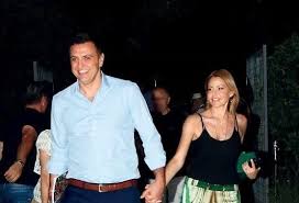 Ανάμεσα σε αυτές και «το πρωινό», το οποίο παρουσίασε αρκετά στιγμιότυπα από το ευτυχές γεγονός που πραγματοποιήθηκε το απόγευμα της κυριακής. Tzenh Mpalatsinoy Mononews