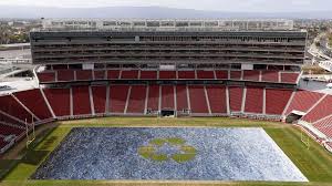 18 850 Pairs Of Denim Turn Levi S Stadium Into Actual Field Of Jeans Levi Stadium Worlds Of Fun Field