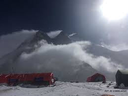 Pogoda uziemiła wspinaczy na prawie dwa tygodnie. Koniec Wyprawy Na K2 Polacy Nie Zdobeda Gory Zima Gazeta Krakowska