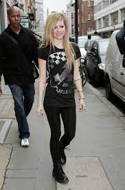 Erika harwood 9.25.2020 3:54 pm 24 Avril Lavigne Looks Ideas Avril Lavigne Avril Lavingne Avril Lavigne Style
