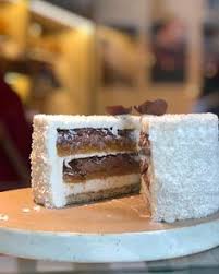 Un Financier Au Amande Fine Couche Chocolat Au Lait Mangue Passion Creme Stracciatella Le31 Gourmandcroquant Newyear Insta Stracciatella Torte