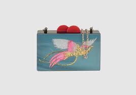 Los detalles originales para dar vida a una boda son diversos y muchos de ellos sorprenden por sus bellos diseños y sobre todo, por su inesperada utilidad. 13 Bolsos De Fiesta Originales Para Invitadas De Boda