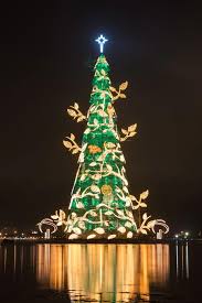 Stunning Christmas Decorations From Around The World Modern Christmas Tree Cool Christmas Trees Unusual Christmas Trees