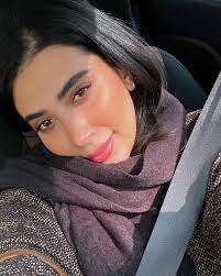 Zeynab khaili (@zeeiwnb) • Instagram photos and videos