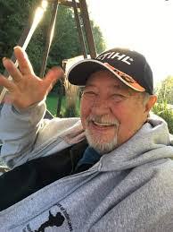 Robert Smiley's Instagram, Twitter & Facebook