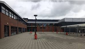 Het varendonck college is een brede scholengemeenschap, gevestigd in asten en someren, waar leerlingen kunnen kiezen uit alle bestaande typen regulier voortgezet onderwijs: Finalelocatie Nk Metselen 2020 Varendonck College Someren Knb