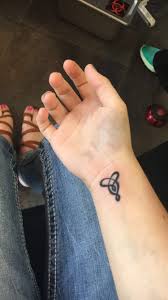 Celtic Mother And Daughter Symbol As Wrist Tattoo Tattoos For Daughters Mom Tattoos Wrist Tattoos