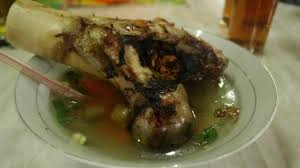 Terjemahan frasa sup tulang dari bahasa indonesia ke bahasa inggris dan contoh penggunaan sup tulang dalam kalimat dengan terjemahannya: Sedot Terus Di Rumah Sumsum Bogor