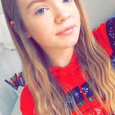 Phoebe Thorne (@phoebexthorne)